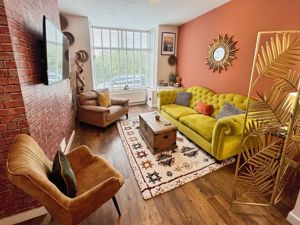 Lounge- click for photo gallery